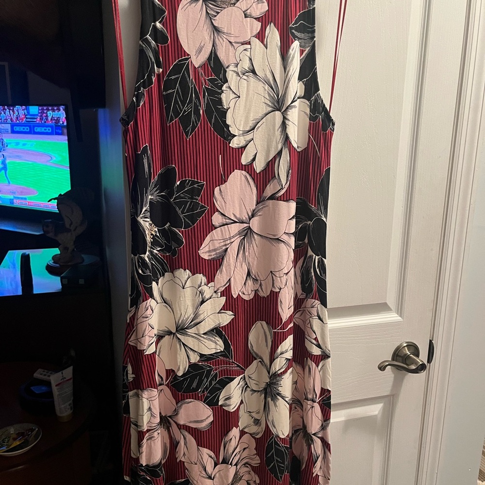 Jennifer Lopez size large Floral Sleeveless Dress